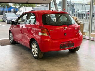 2009 Toyota Yaris II Рестайлинг, красный, 630000 рублей, вид 5