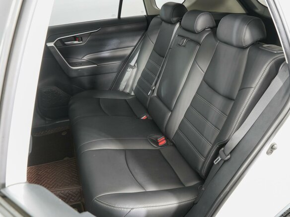 2021 Toyota RAV4 V (XA50), белый, 3240000 рублей - вид 8
