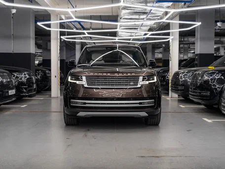 2026 Land Rover Range Rover P530 MHEV V, коричневый, 21490000 рублей, вид 2