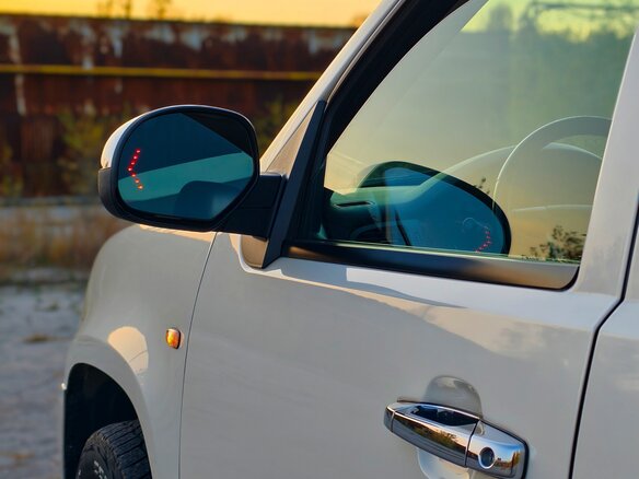 2012 Chevrolet Tahoe 6AT III, белый, 1750000 рублей - вид 9
