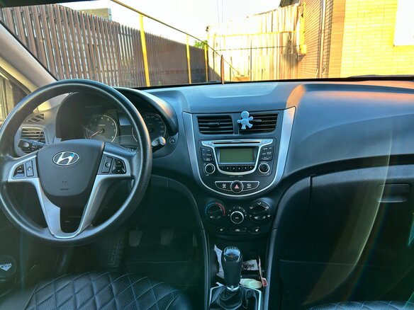2014 Hyundai Solaris I, белый, 850000 рублей - вид 5