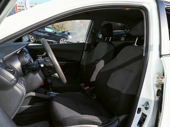 2012 Kia Rio 4-speed III, белый, 837000 рублей - вид 13