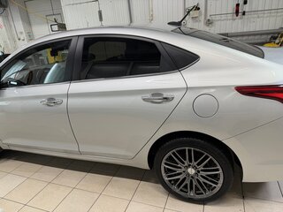 2020 Hyundai Solaris II, серебристый, 1400000 рублей, вид 4