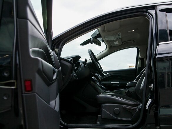 2017 Ford Kuga II Рестайлинг, чёрный, 1650000 рублей - вид 11