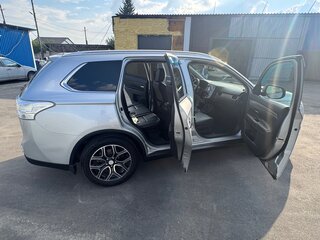 2014 Mitsubishi Outlander III Рестайлинг, серебристый, 2200000 рублей, вид 5