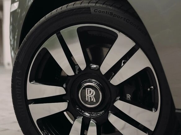 2020 Rolls-Royce Cullinan I (Series I), серый, 25500000 рублей - вид 20