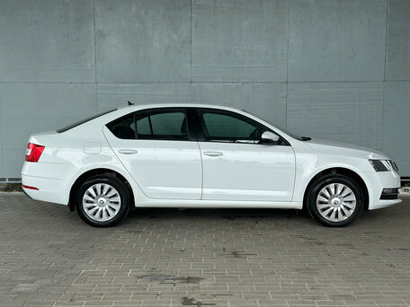 2019 Skoda Octavia III (A7) Рестайлинг, белый, 1790000 рублей, вид 5