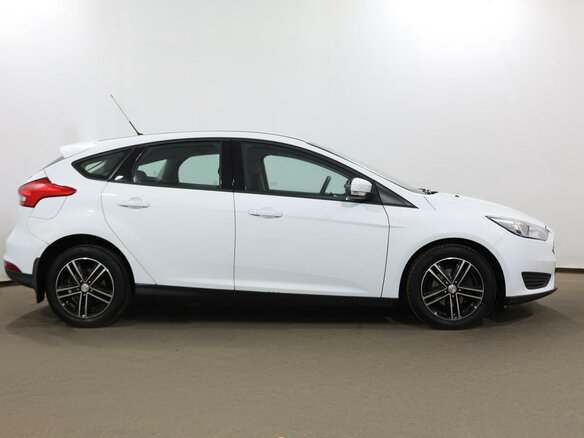 2016 Ford Focus III Рестайлинг, белый, 990000 рублей - вид 3