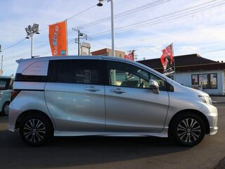 2016 Honda Freed Spike I Рестайлинг 2, серебристый, 910000 рублей, вид 4