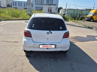 1999 Toyota Vitz I (P10), белый, 210000 рублей, вид 5