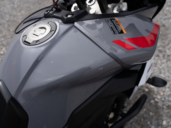 2018 Yamaha MT-09 Tracer (FJ-09), серый, 750000 рублей - вид 21