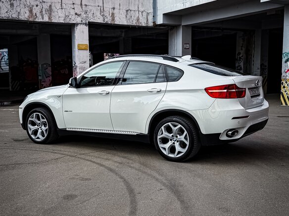 2010 BMW X6 40d I (E71), белый, 1750000 рублей - вид 4