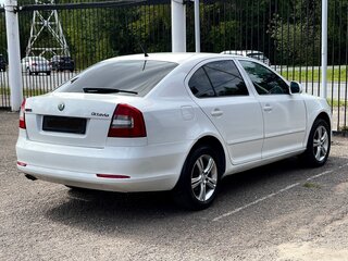 2012 Skoda Octavia II (A5) Рестайлинг, белый, 700000 рублей, вид 3
