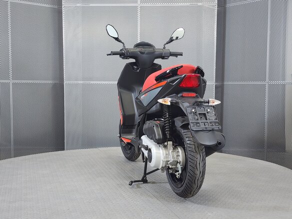 2025 Aprilia SR 125, чёрный, 243000 рублей - вид 6