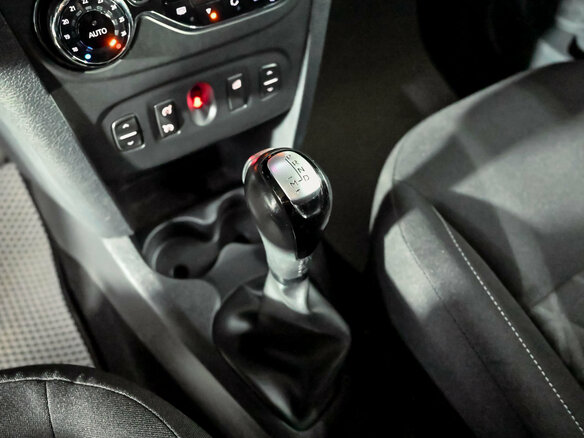 2016 Renault Sandero Stepway II, золотистый - вид 14