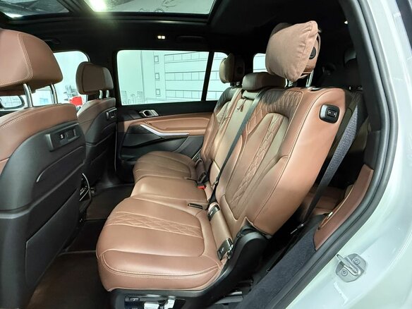 2022 BMW X7 40d I (G07), белый, 9495000 рублей - вид 3