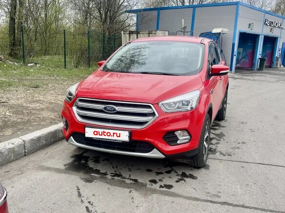 2018 Ford Kuga II Рестайлинг, красный, 1850000 рублей - вид 1