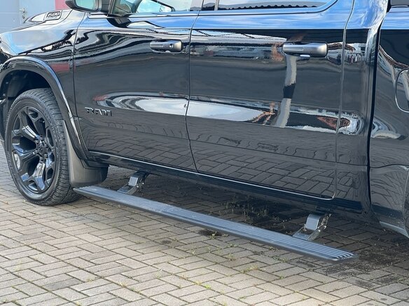 2023 Ram 1500 Quad Cab V, чёрный, 8400000 рублей - вид 19
