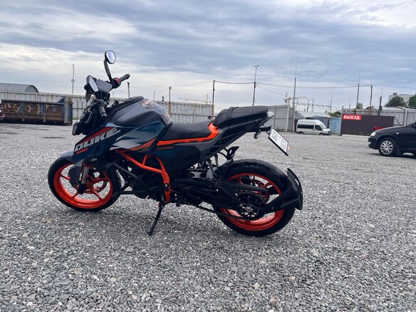 2024 KTM 390 Duke, синий, 610000 рублей - вид 4