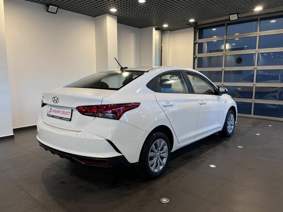 2022 Hyundai Solaris II Рестайлинг, белый, 1549000 рублей - вид 2