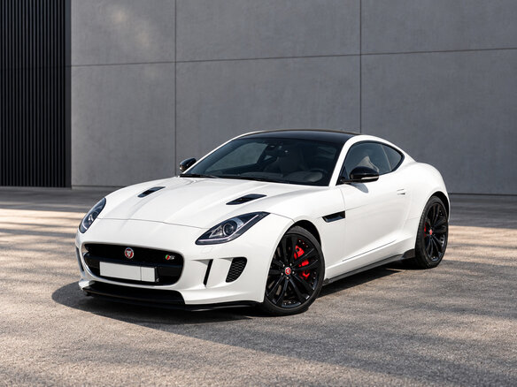 2017 Jaguar F-Type I Рестайлинг, белый, 4499000 рублей