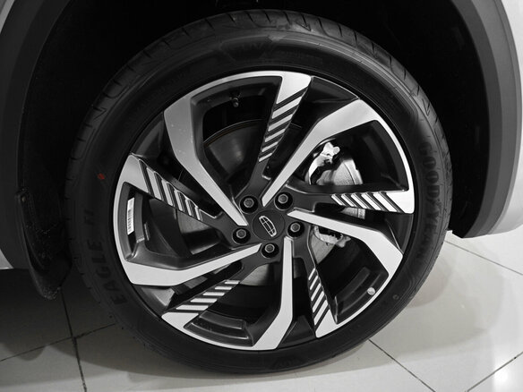 2026 Geely Monjaro I, серебристый, 4954990 рублей - вид 8
