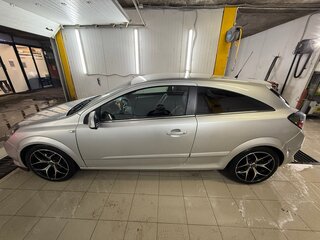 2010 Opel Astra GTC H Рестайлинг, серебристый, 590000 рублей, вид 3