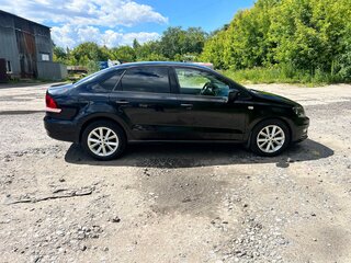 2016 Volkswagen Polo V Рестайлинг, чёрный, 790000 рублей, вид 3
