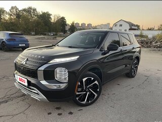 2021 Mitsubishi Outlander IV, чёрный, 2950000 рублей, вид 1