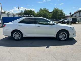 2015 Toyota Camry VII (XV50) Рестайлинг, белый, 1950000 рублей, вид 3