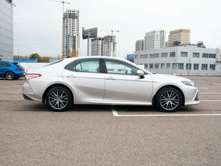 2022 Toyota Camry VIII (XV70) Рестайлинг, серый, 3680000 рублей, вид 4