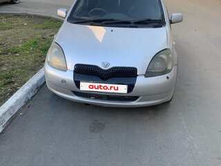 1999 Toyota Vitz I (P10), белый, 235000 рублей, вид 2