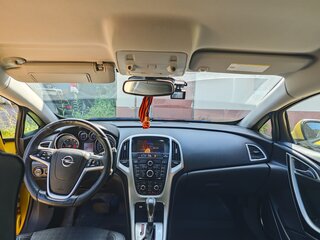 2012 Opel Astra GTC J Рестайлинг, жёлтый, 1800000 рублей, вид 4
