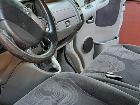 2010 Renault Trafic II Рестайлинг, серебристый, 1100000 рублей, вид 5