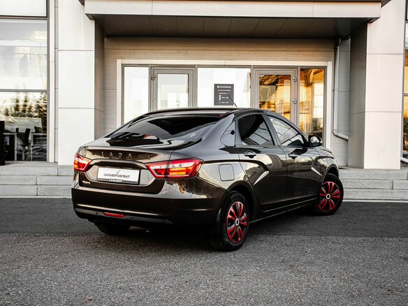 2018 Lada (ВАЗ) Vesta I, коричневый, 850000 рублей - вид 1