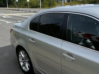 2009 BMW 5 серии 530i V (E60/E61) Рестайлинг, серебристый, 1050000 рублей, вид 5