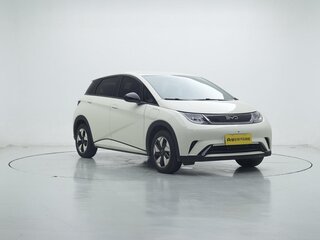 2025 BYD Dolphin 45.12 kWh I Рестайлинг, белый, 1395000 рублей, вид 3