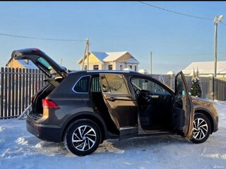 2018 Volkswagen Tiguan II, коричневый, 2400000 рублей, вид 4