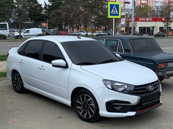 2024 Lada (ВАЗ) Granta Sportline I Рестайлинг, белый, 1000000 рублей - вид 2