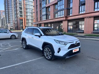 2020 Toyota RAV4 V (XA50), белый, 2100000 рублей, вид 1
