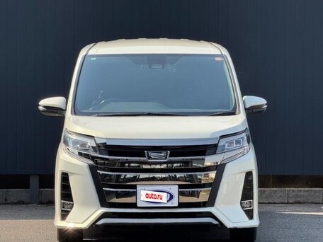 2021 Toyota Noah III (R80) Рестайлинг, белый, 1850000 рублей, вид 2