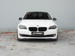 2012 BMW 5 серии 520i VI (F10/F11/F07), белый, 1499000 рублей, вид 3
