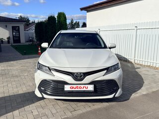 2020 Toyota Camry VIII (XV70), белый, 2650000 рублей, вид 2