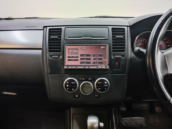 2006 Nissan Tiida I, белый, 480000 рублей - вид 9