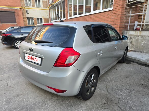 2011 Kia Ceed I Рестайлинг, серебристый, 700000 рублей - вид 3