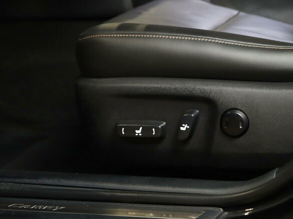 2017 Toyota Camry VII (XV50) Рестайлинг, чёрный, 1849000 рублей - вид 10