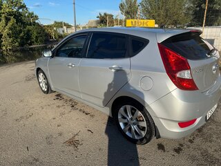 2012 Hyundai Solaris I, серебристый, 820000 рублей, вид 4