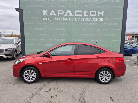 2013 Hyundai Solaris I, красный, 685000 рублей - вид 2