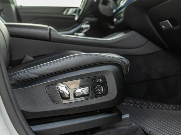2022 BMW X5 30d IV (G05/G18), белый, 7498000 рублей - вид 17