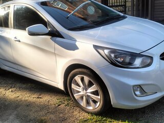 2012 Hyundai Solaris I, белый, 700000 рублей, вид 2